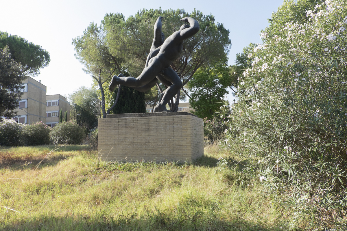 Una delle sculture di Amleto Cataldi oggi